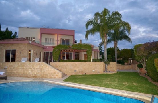 For Sale &#8211; Villa 611 m² in Limassol
